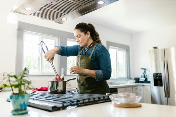 How Can Compact Kitchen Design Boost Cooking Efficiency in the UK?
